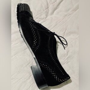 Stuart Weitzman Black Suede Studded Flats Sz 7 M in excellent condition